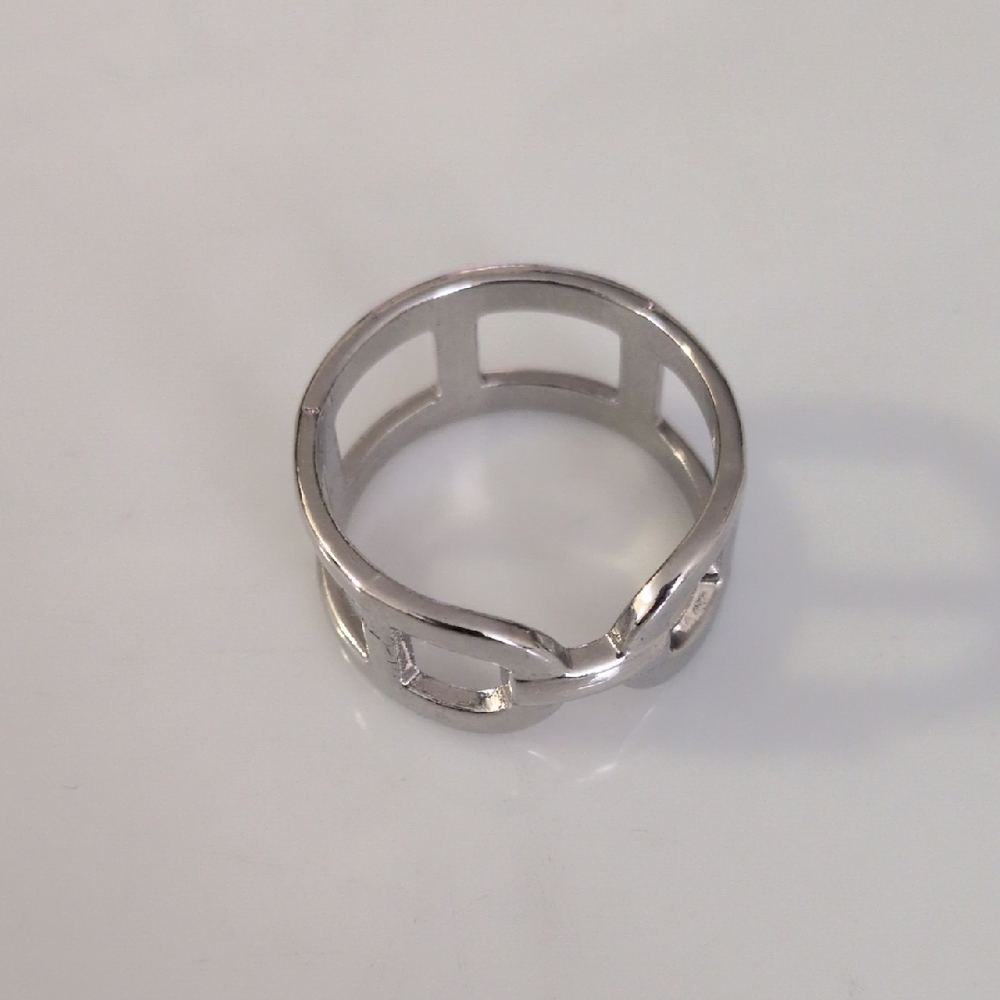 Elegant Silver Ring